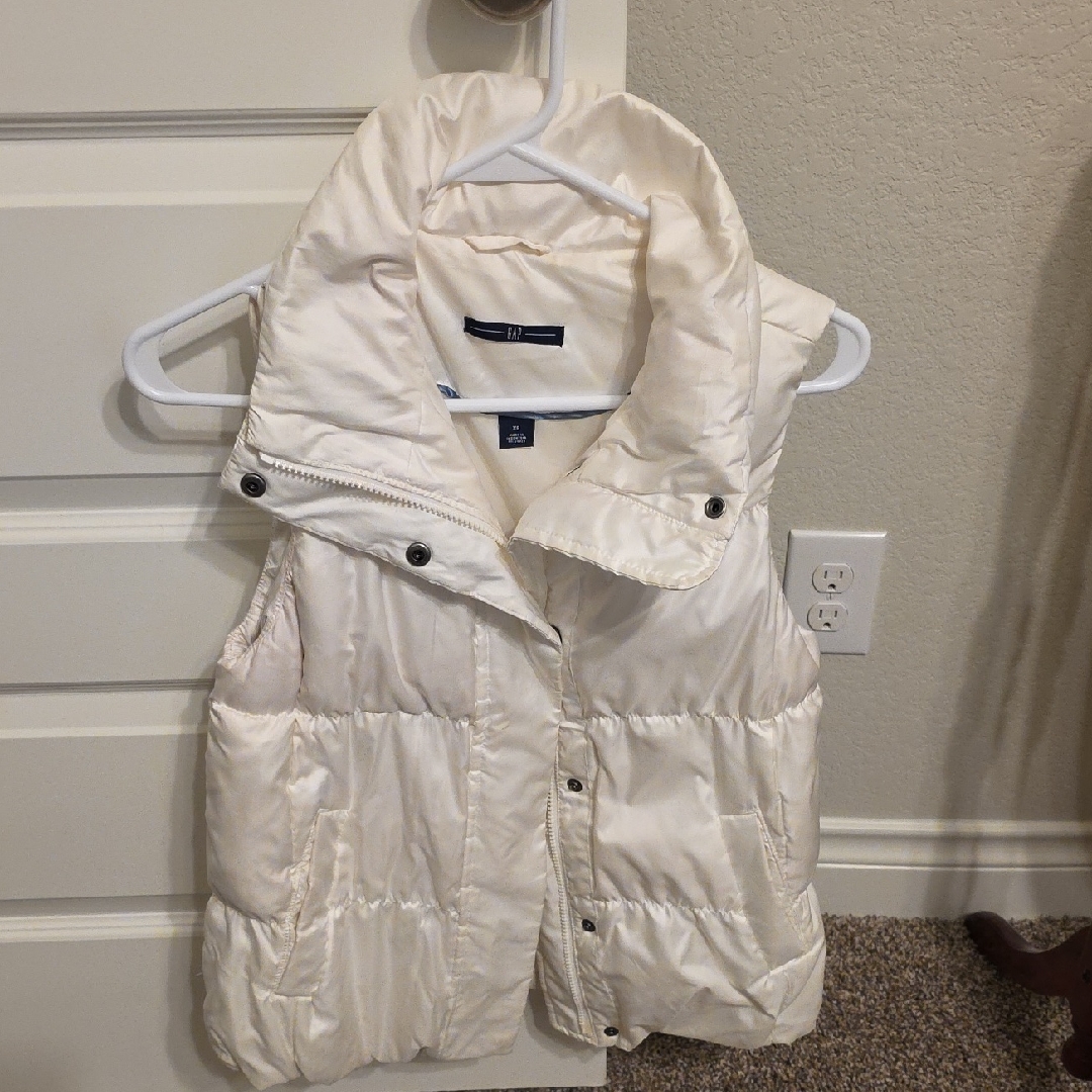 Gap Women's Cream Quilted Vest